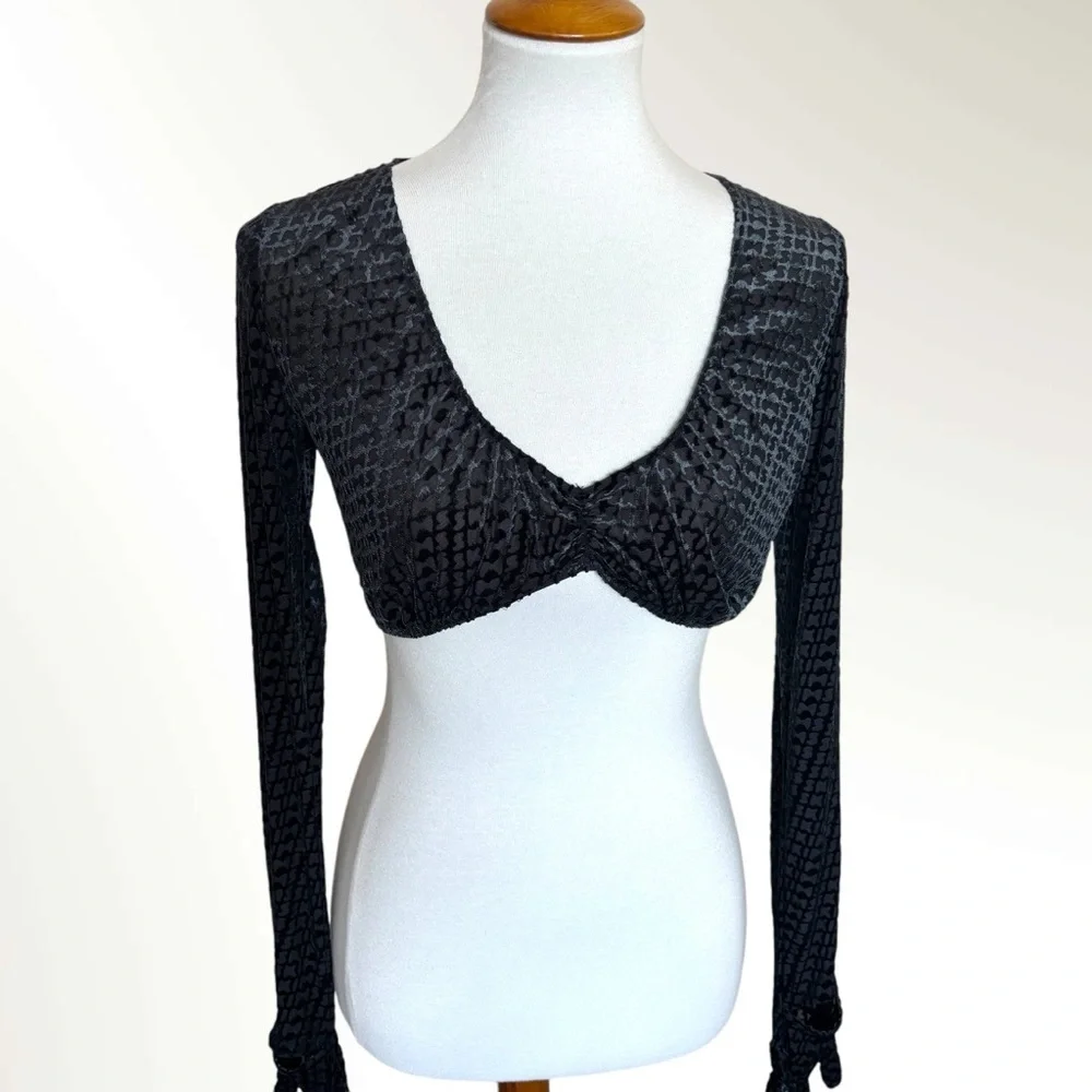 Skims Velvet Logo Glove Long Sleeve Crop Top in Soot Black Size L